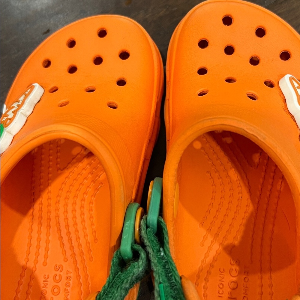 CROCS Carrots kids size 9 - Picture 10 of 11